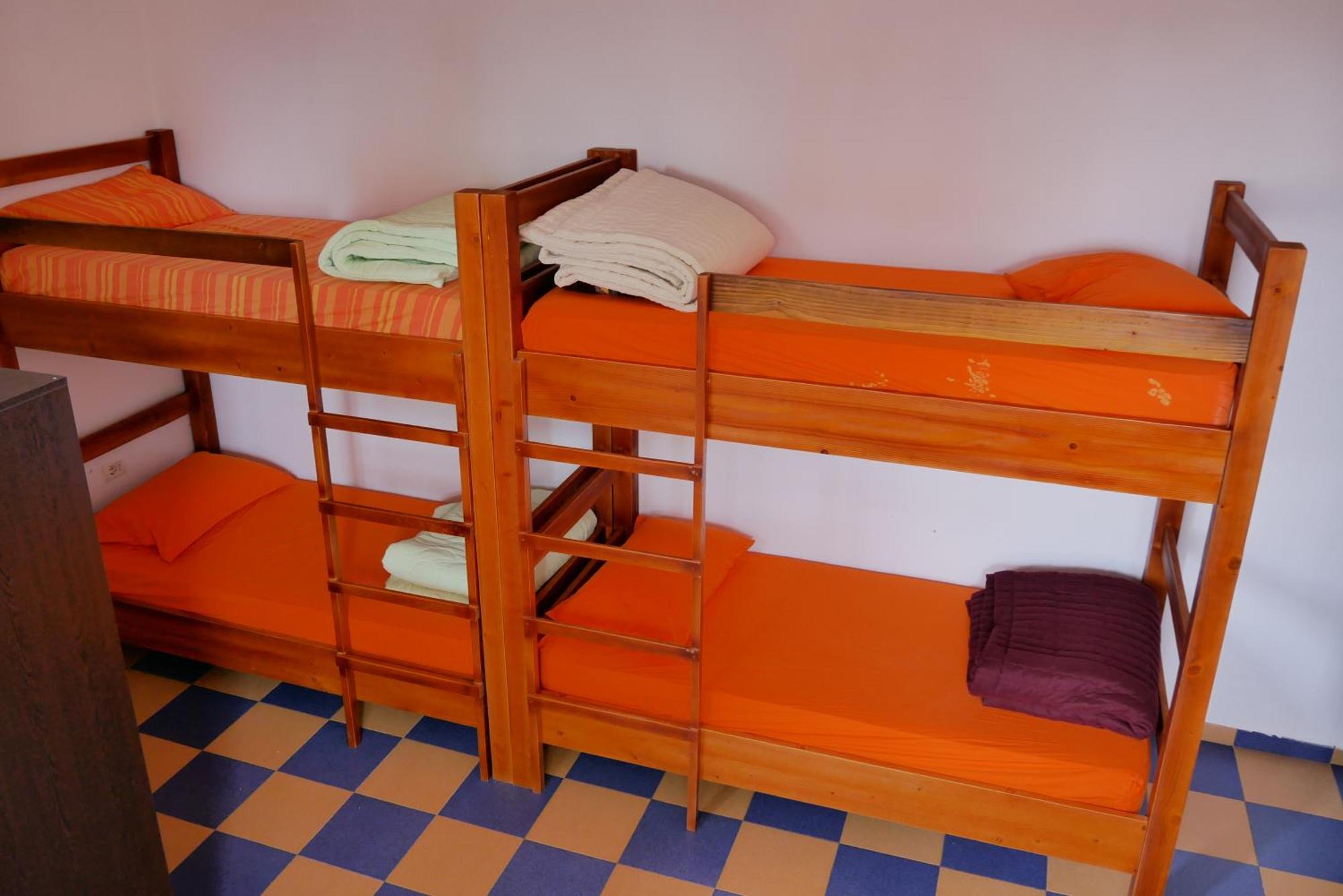 Hostel The Galley Party Shkoder